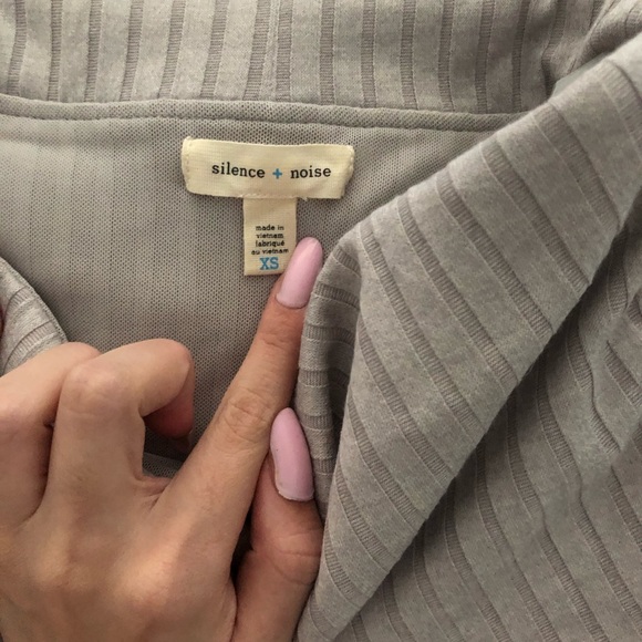 Off shoulder long sleeve dress - Picture 4 of 4